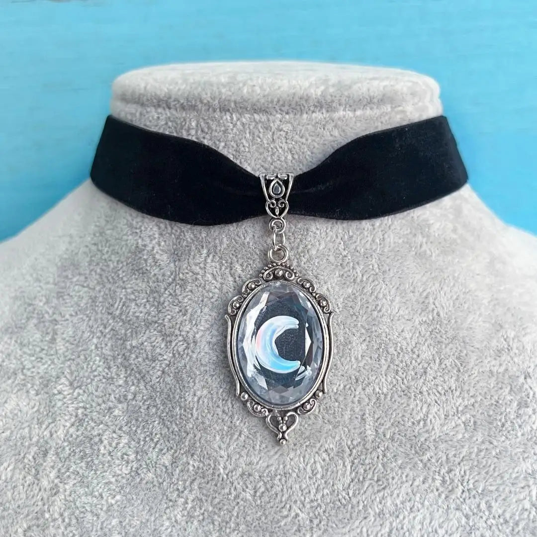 Gothic Moon Cameo Necklace Women Man Fashion Pagan Witch Jewelry Accessories Gift Vintage Black Velvet White Moon Pendant Choker