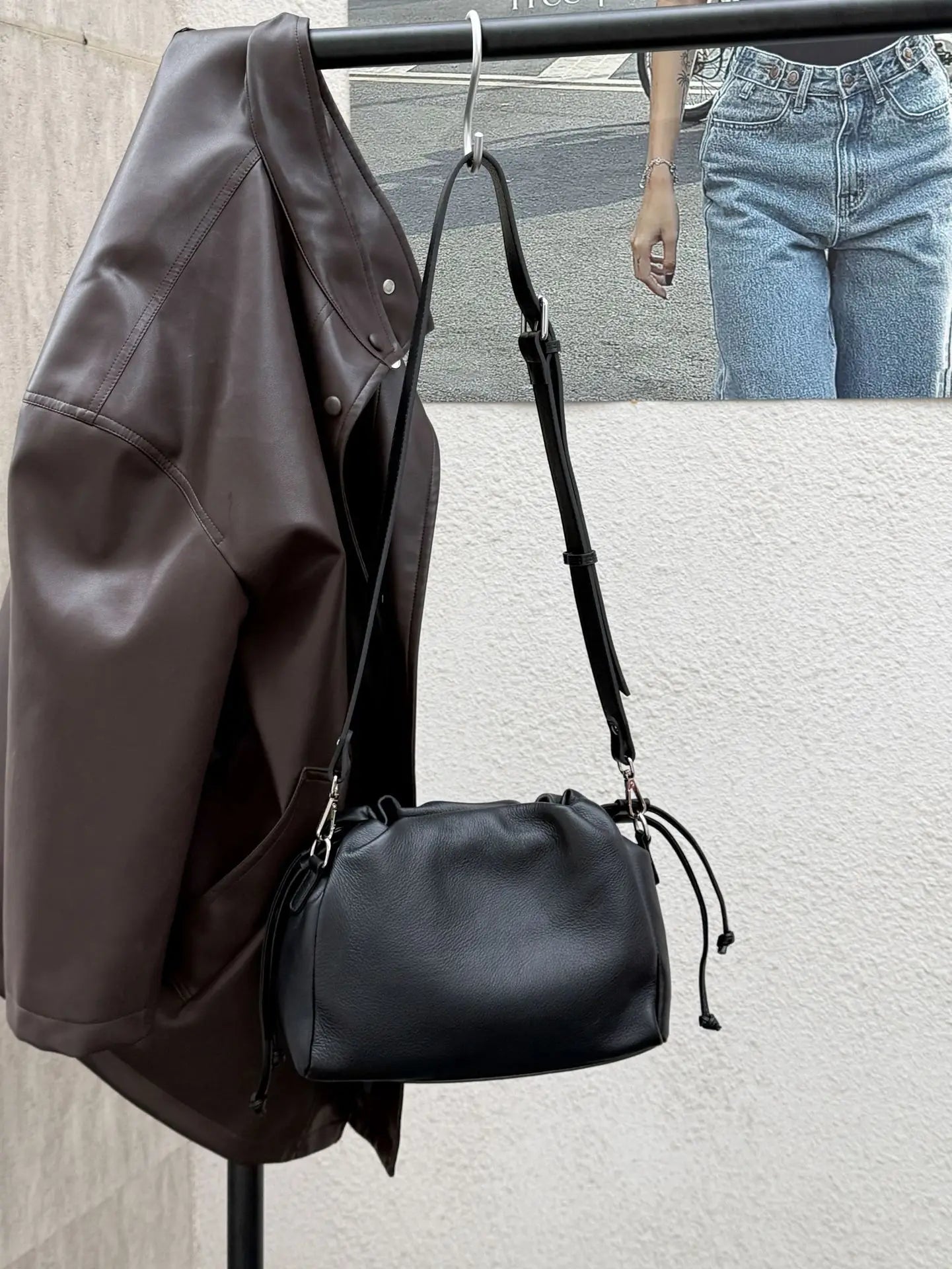 Ladies' New Premium Full-Grain Wrinkled Leather Crossbody Bag - Women's Chic Shoulder Commuter Bag with Organizer Pockets Black 28 x 10 x 19 cm