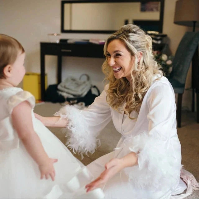 Bride Robe For Wedding Day With Feather Long Silk White Boudoir Kimono Boudoir Lingerie Satin Robes Bridal Lace Bridesmaid Gifts