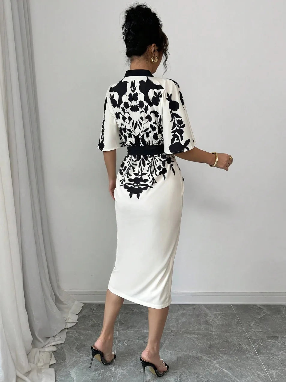 Women's elegant temperament V-neck A-line party dress 2025 new half sleeved printed lace up waist dress