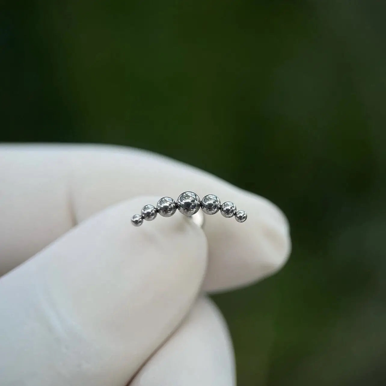 ASTM F136 Titanium Mirror Polish 7 Beads Cluster 16G Labret Cartilage Helix Conch Monroe Tragus Piercing Body Jewelry