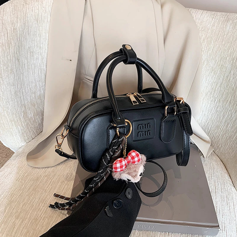 Luxury high-end designer portable bowling bag female 2025 new autumn and winter fashion all-match messenger bag small square bag black CHINA