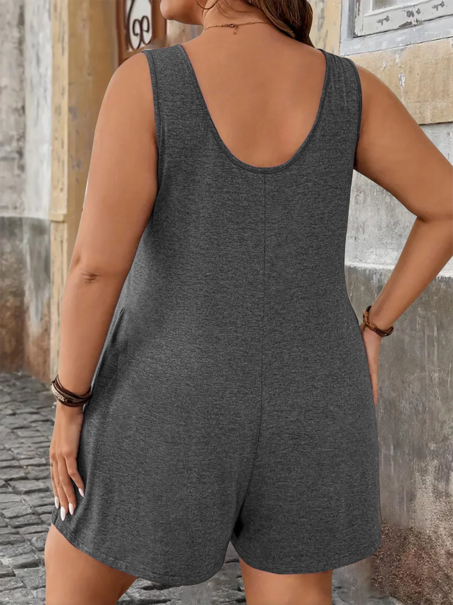 Chic Plus Size Solid Vest Romper - Round Neck Jumpsuit with Pockets, Elegant Casual Summer Outfit for Women