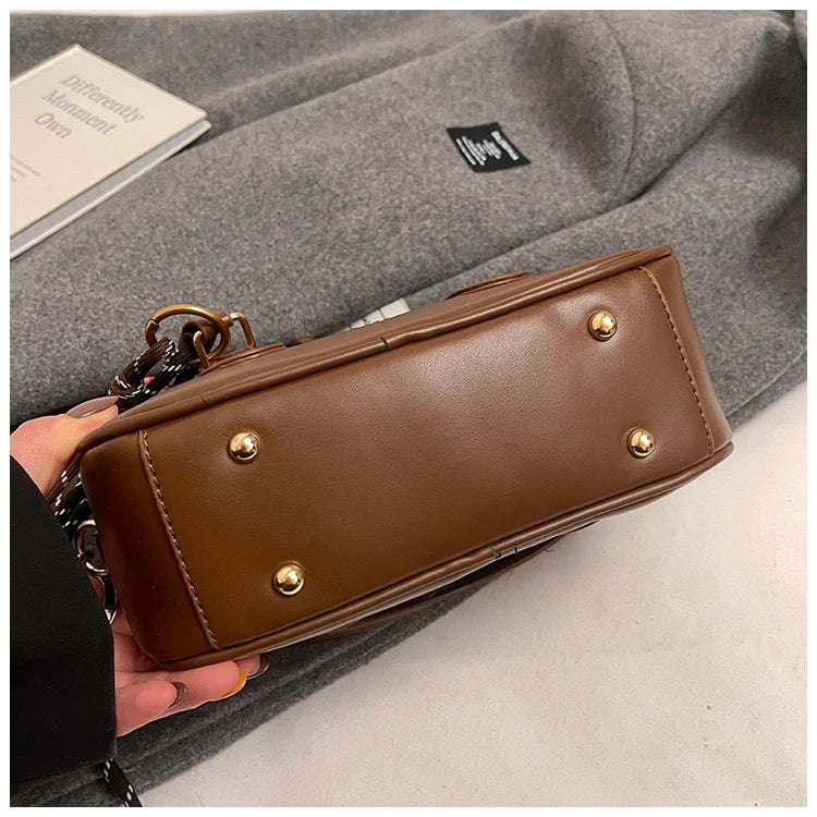 Luxury high-end designer portable bowling bag female 2025 new autumn and winter fashion all-match messenger bag small square bag