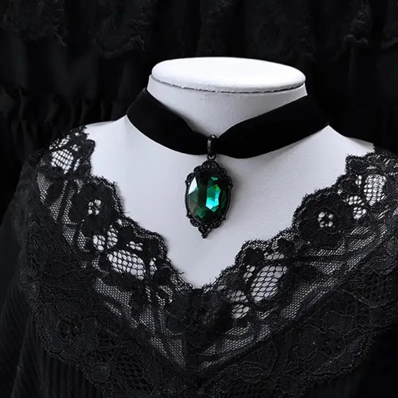 Gothic Venom Crystal Cameo Necklace For Women Fashion Witch Jewelry Accessorie Gift Goth Alternative Green Crystal Velvet Choker