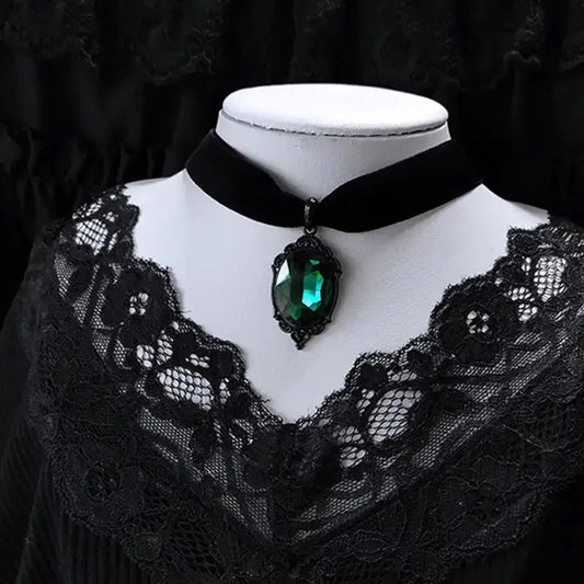Gothic Venom Crystal Cameo Necklace For Women Fashion Witch Jewelry Accessorie Gift Goth Alternative Green Crystal Velvet Choker