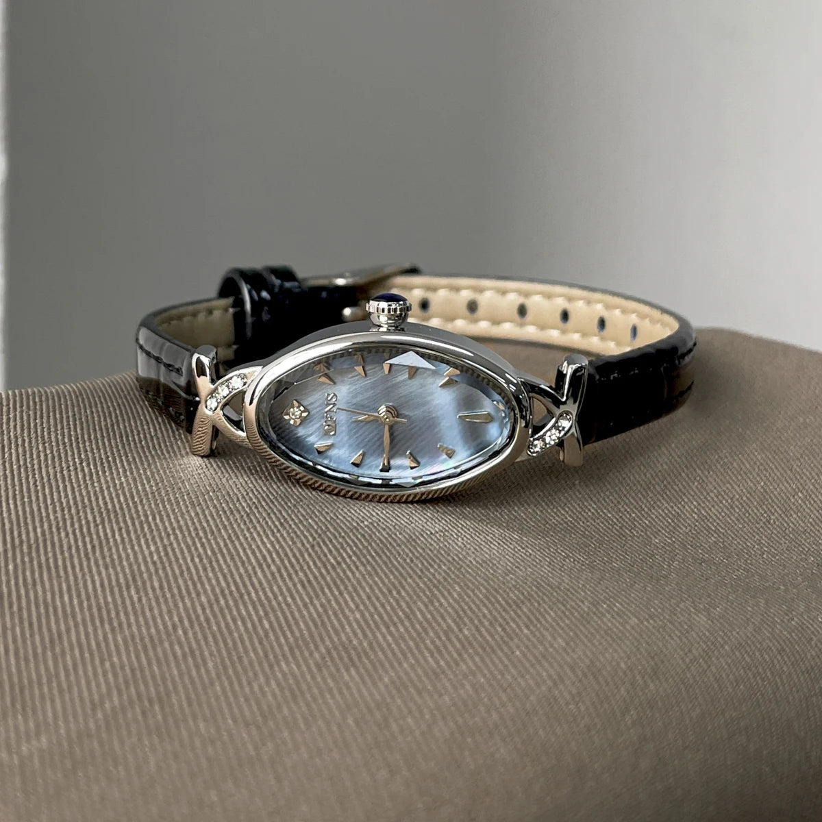 2025 Luxury Women's Quartz Watch Oval Sapphire Casual Ladies Clock Waterproof Brown Leather Elegant Ladies Watch blue