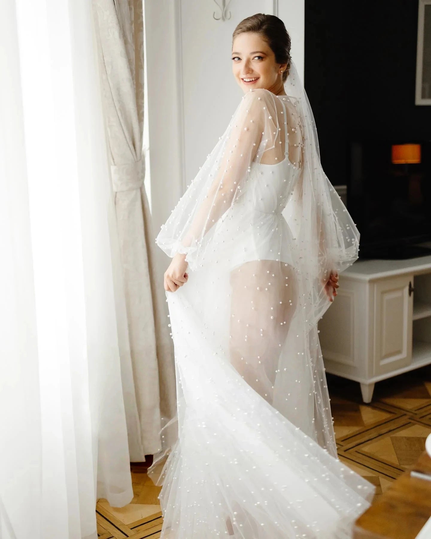 Pearl Robe For Women Long Sleeve Wedding Morning Robe Party Shawl Floor-Length Bridal Cape Sexy pearl robe Lantern Sleeve WHITE