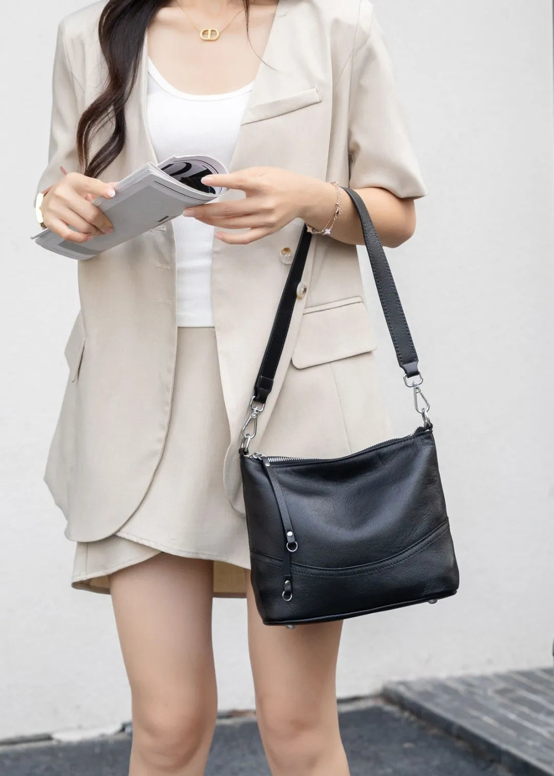 Women's Natural Cowhide Leather Crossbody Bag Two Straps- Convertible Shoulder Purse for Effortless Commuting Minimalist Tote Black 24x 10 x 19 cm