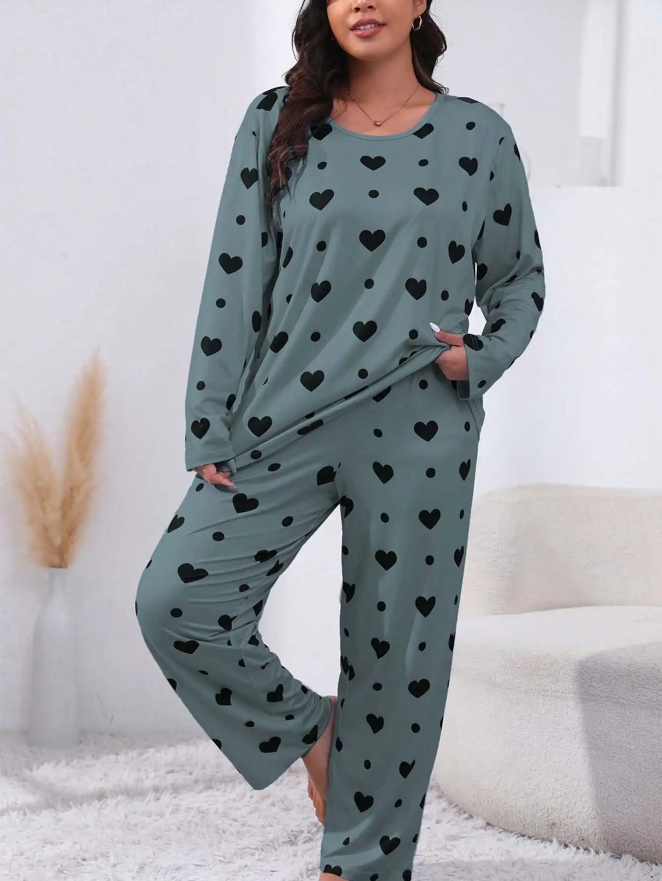 Plus Size Women's Heart Print Long Sleeve T-Shirt And Pants With Elastic 2pc Pajama Set,Women Round Neck Top and Trouser Pajama