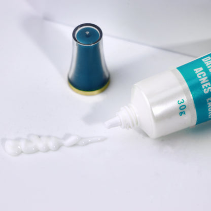30g Acne Cream soothes, hydrates, helps regulate oil, reduces redness, and enhances skin texture with a moisturizing feel