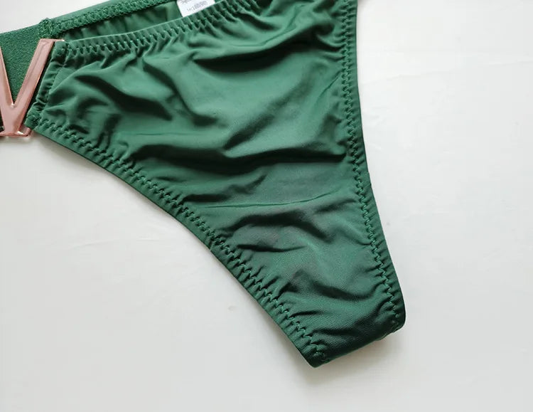 Europe and the United States sexy V-shaped metal thong sports hip lift low waist high fork T pants women thong lingerie cute