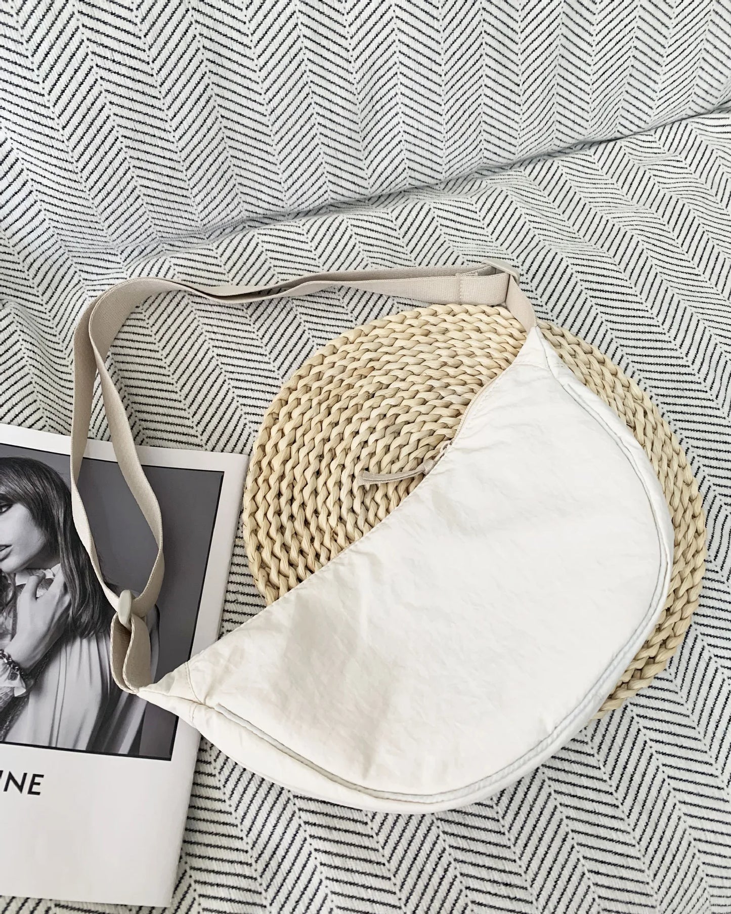 Casual Nylon Hobos Shoulder Bags for Women Lightweight Portable Ladies Crossbody Bag Simple Solid Color Female Handbags Purse cream white