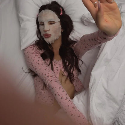 Floral print set, low cut round neck, tight fitting long sleeved top, shorts, European and American home clothes