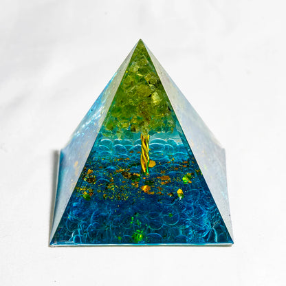 Natural Crystal Energy Generator Pyramid Peridot Amethyst Reiki Healing Chakra Resin Pyramid Egyptian Decor Room Decoration 1pc