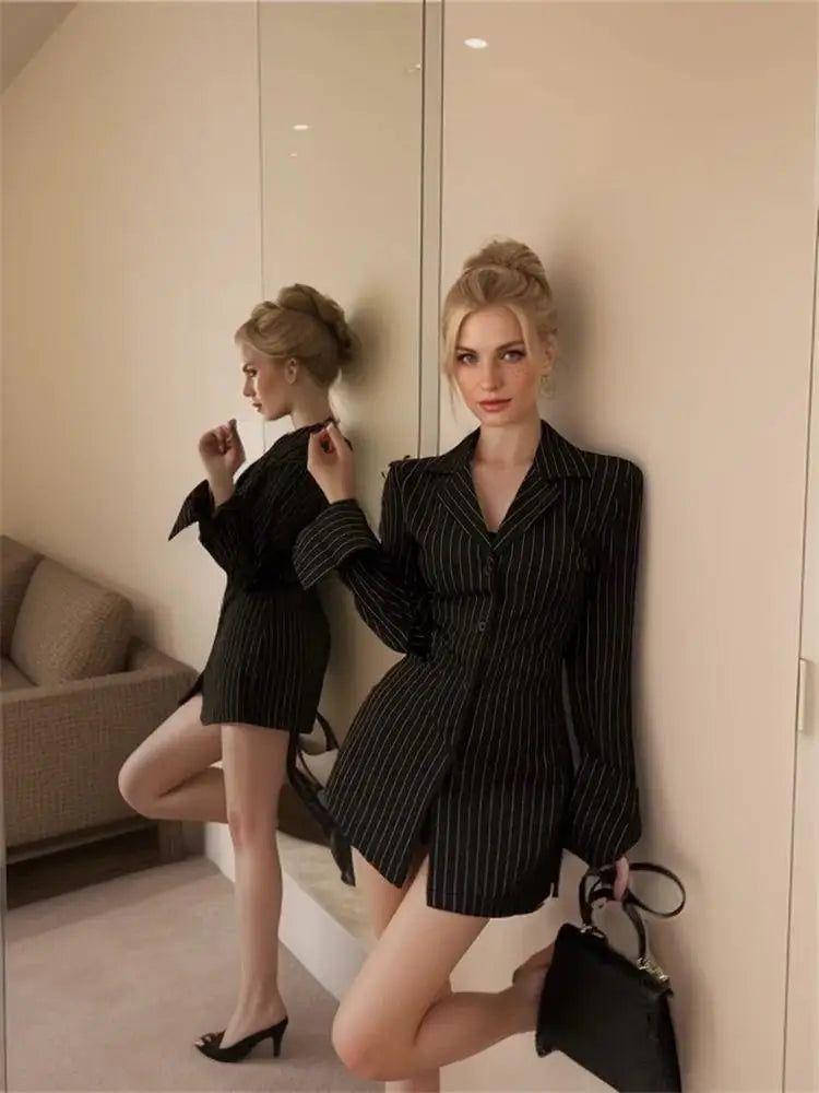 Vintage Blouses Black Stripe Slim fit Shirts Long Sleeve Top Women Korean Fashion Office Lady Aesthetic Elegant Shirt Women