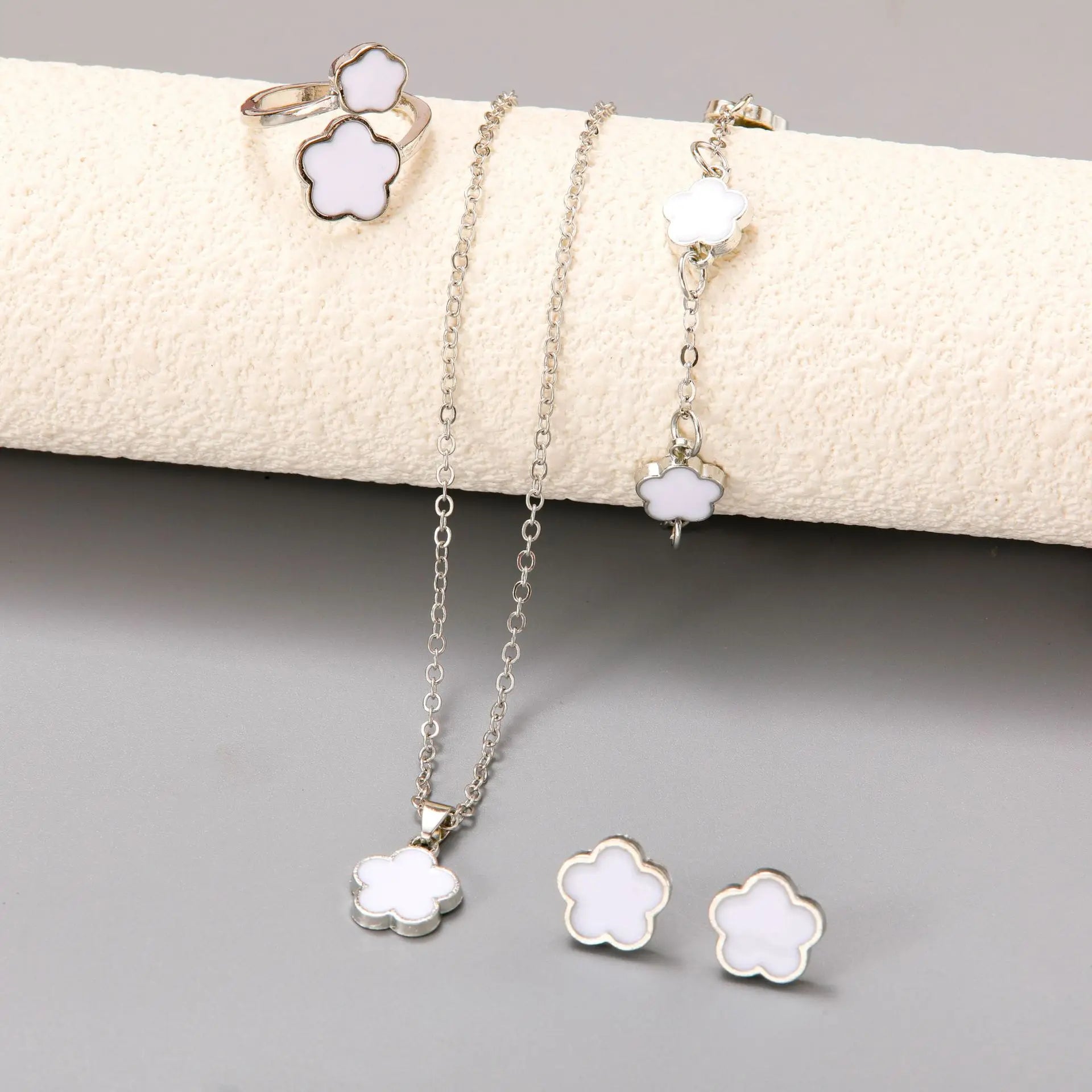 5pcs Lucky Five-petal Flower Women's Jewelry Set, Fashion Flower Bracelet + Necklace + Earrings + Bracelet + Ring Set, Birthday Badiee Stylez