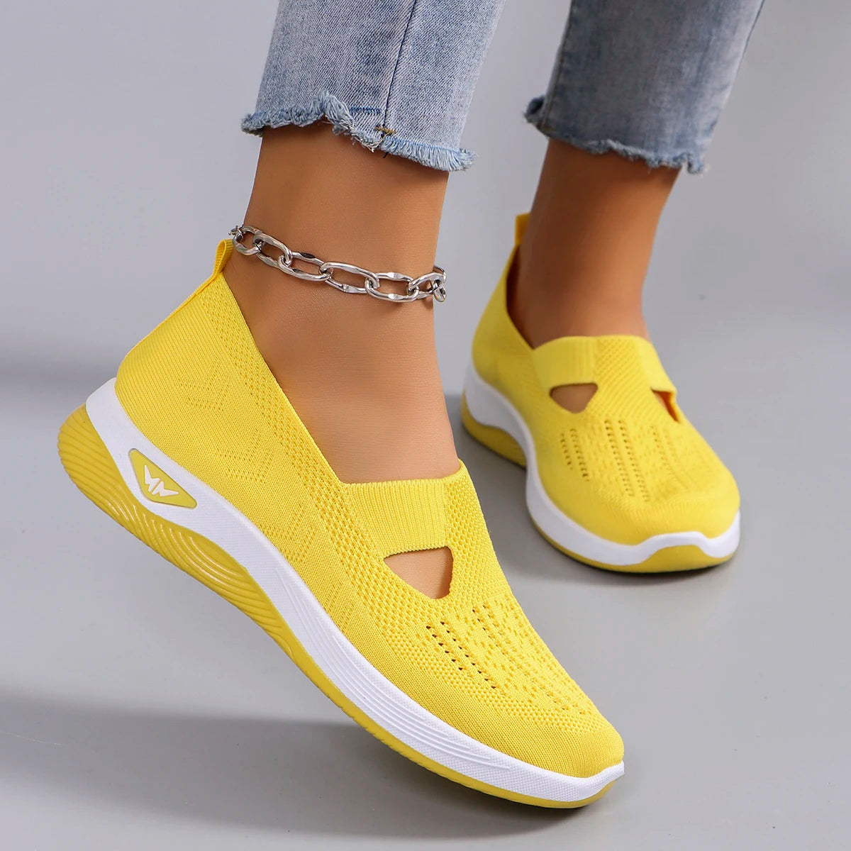 Spring new women's sports shoes, fashionable, breathable, lightweight, non-slip, wear-resistant, casual sports shoes, flat shoes Yellow