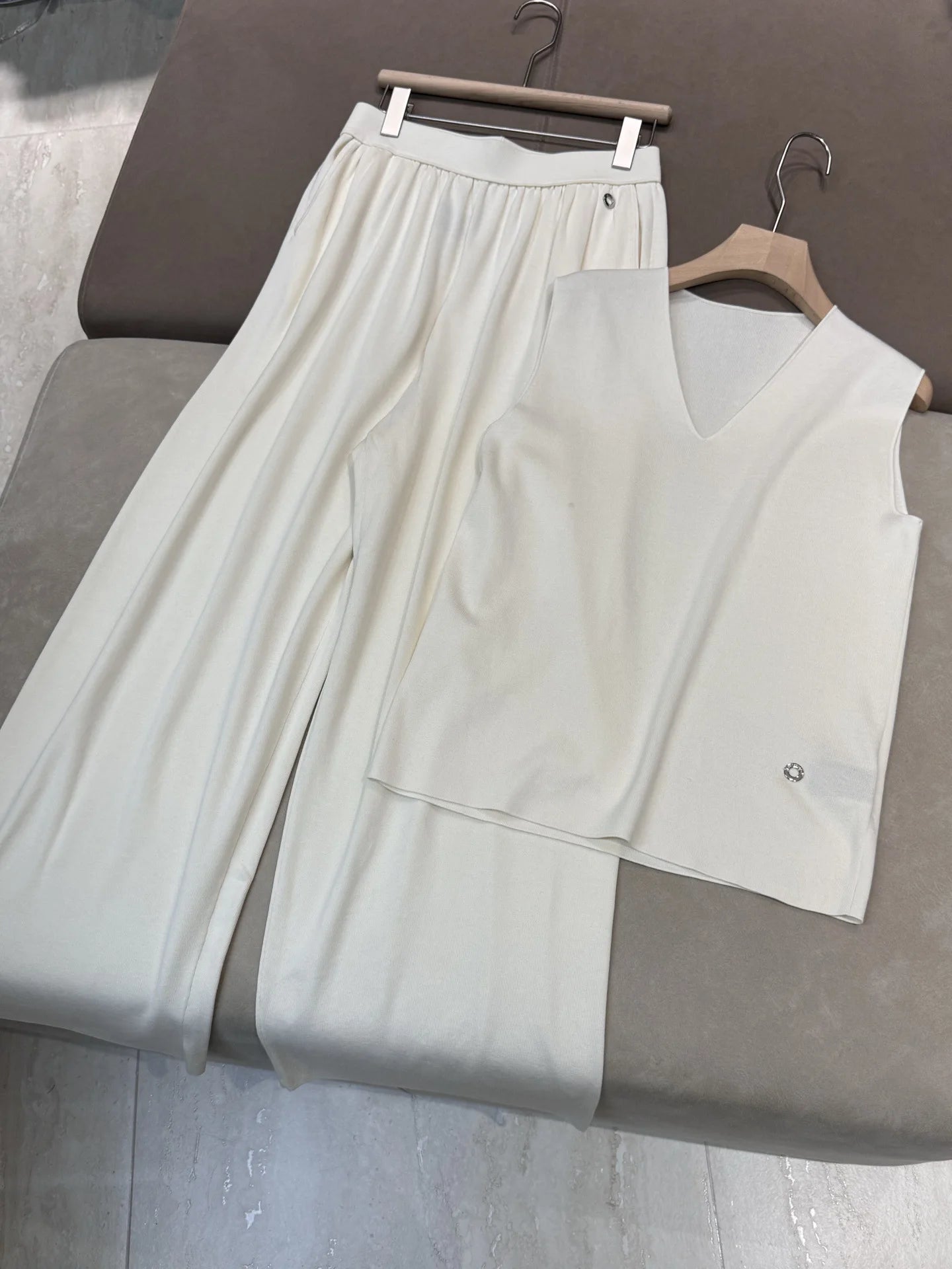 2025 Spring/Summer New Silk Cotton Blended V-neck Fashion Vest Top Casual All-match Straight Wide-leg Pants suit Badiee Stylez