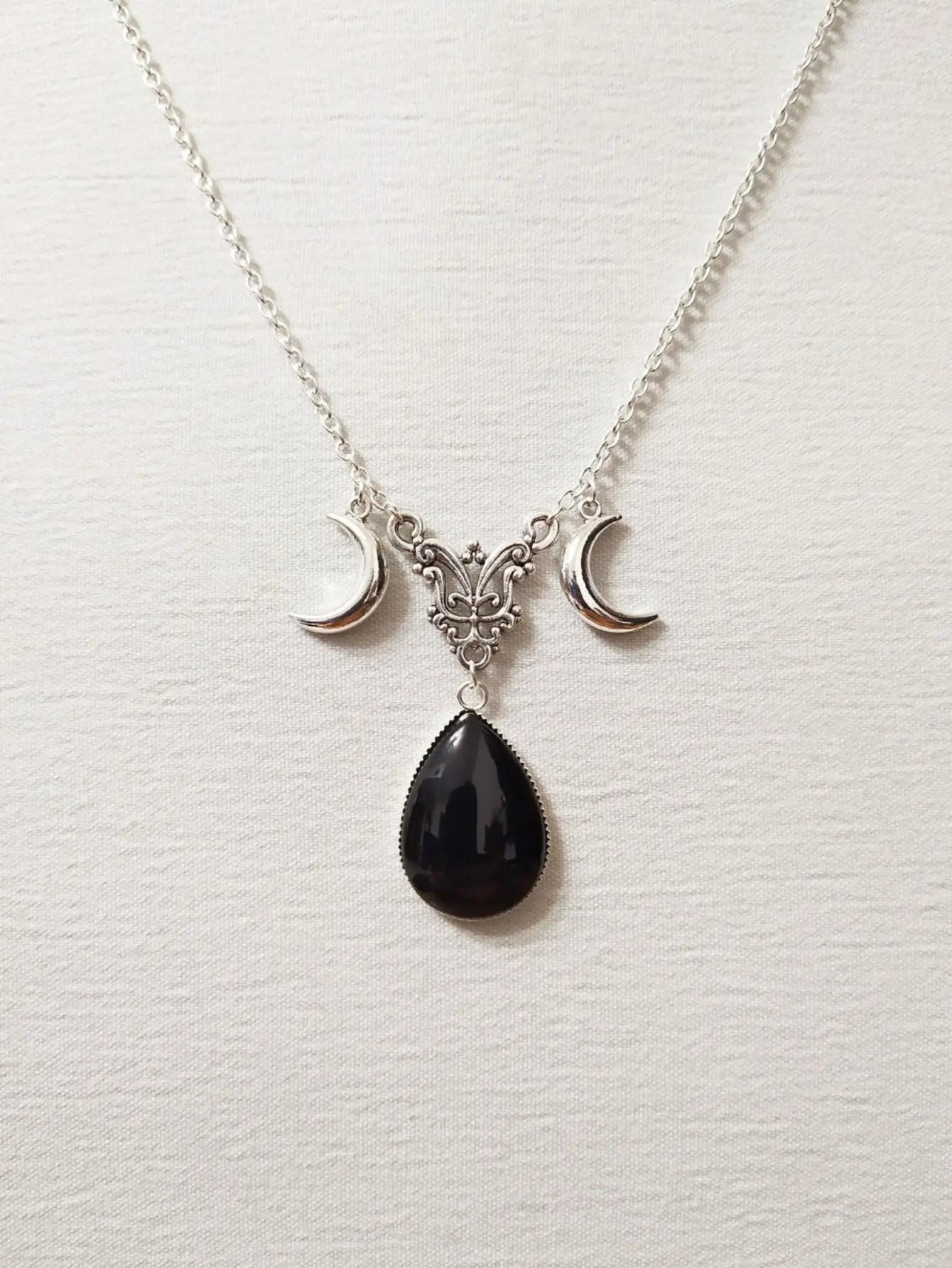 Gothic Vampire Drop Necklace For Women Girls Pagan Witch Jewelry Accessories Gift Vintage Moon Butterfly Blood Drop Demon Choker AM0068 CHINA