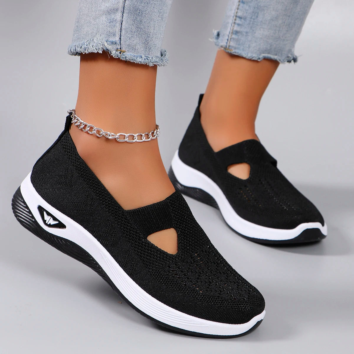 Spring new women's sports shoes, fashionable, breathable, lightweight, non-slip, wear-resistant, casual sports shoes, flat shoes black