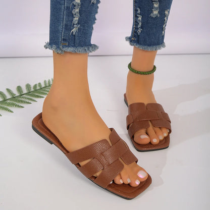 Ladies' fashionable casual flat sandals, versatile outdoor wear, flat slippers for wearing outside