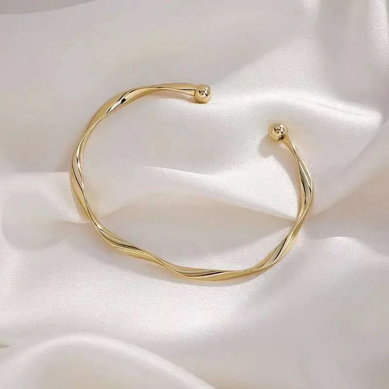 2025 New Fashion Creative Unique Design Style Minimalist Geometric Bending Shape Adjustable Bracelet, Suitable For Mothers to Se Badiee Stylez